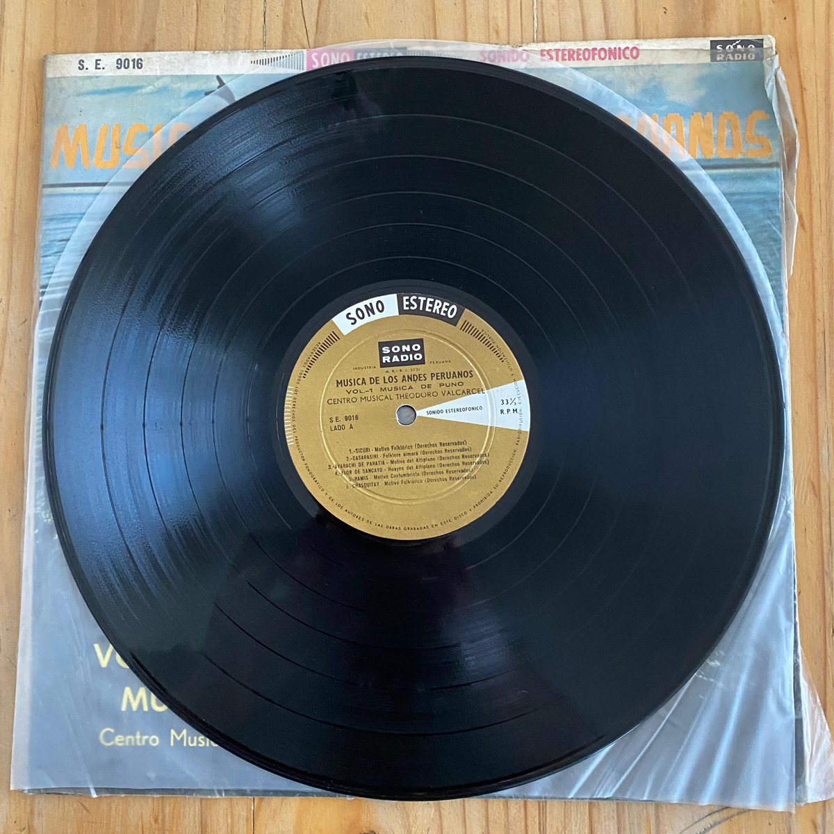 Centro Musical Theodoro Valcarcel <br>Música De Los Andes Peruanos Vol. 1 1961 - Música Del Puno<br>Sono Radio – S.E.-9016