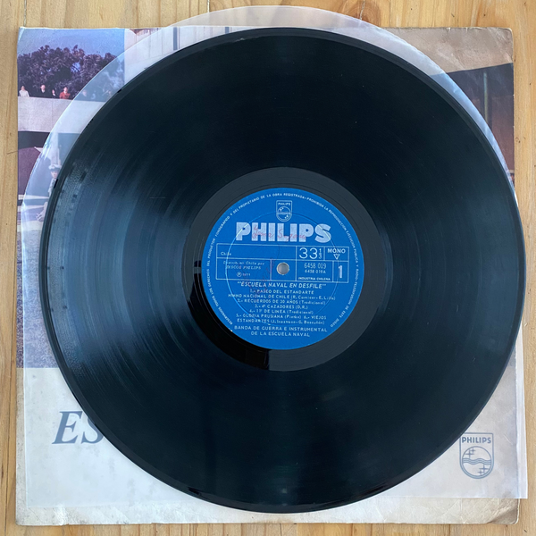 Banda de Guerra e instrumental de la Escuela Naval<br> Escuela Naval En Desfile 1971<br> Philips – 6458 019
