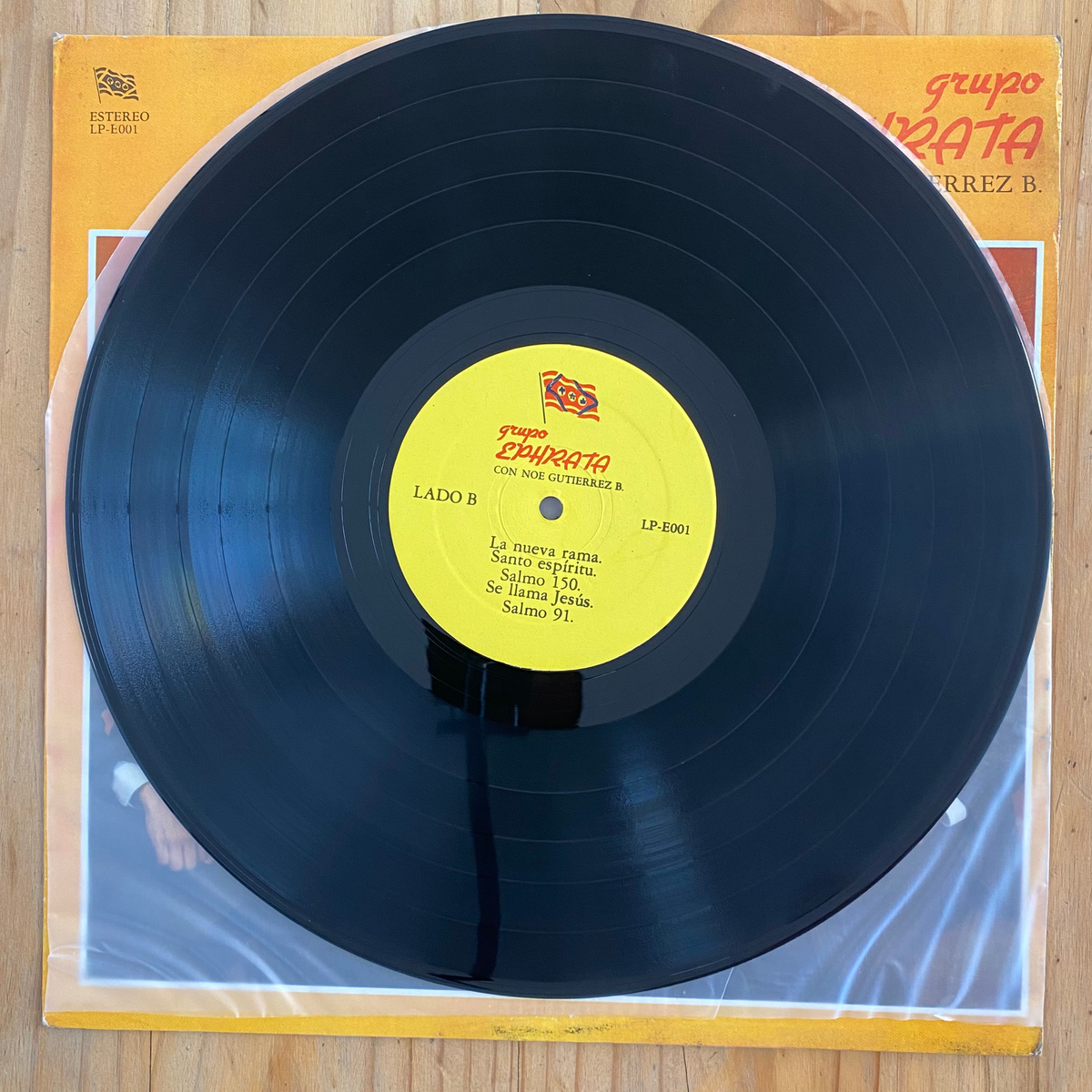 Grupo Ephrata<br> Con Noé Gutiérrez B.<br> Toga Records – LP-E001