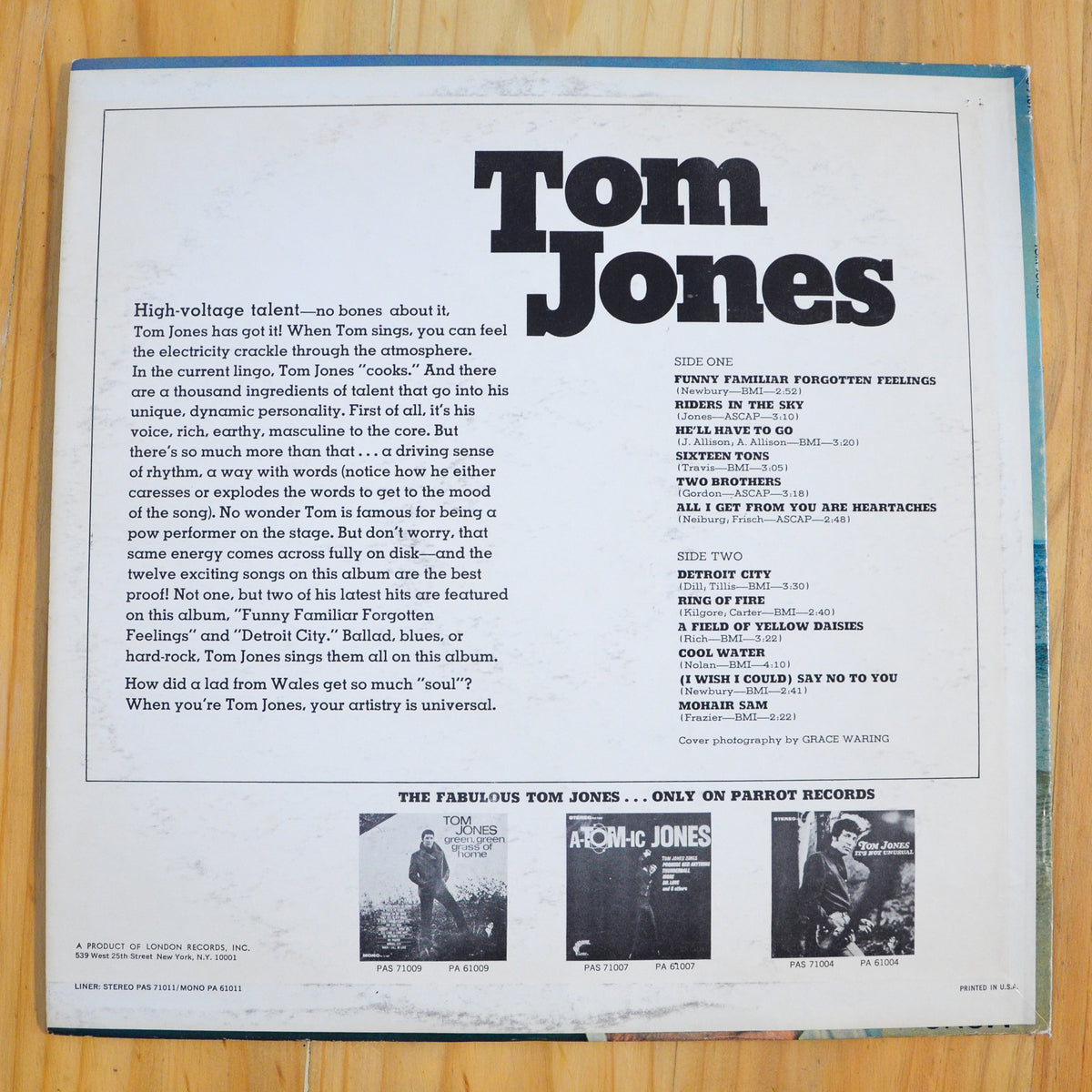 Tom Jones <br> Funny Familiar Forgotten Feelings <br> Parrot - PAS 71011