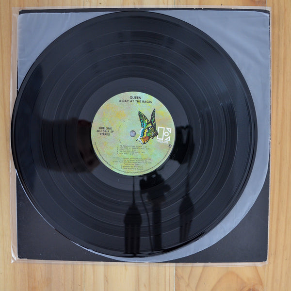 Queen <br> A Day At The Races 1976 <br> Elektra - 6E 101